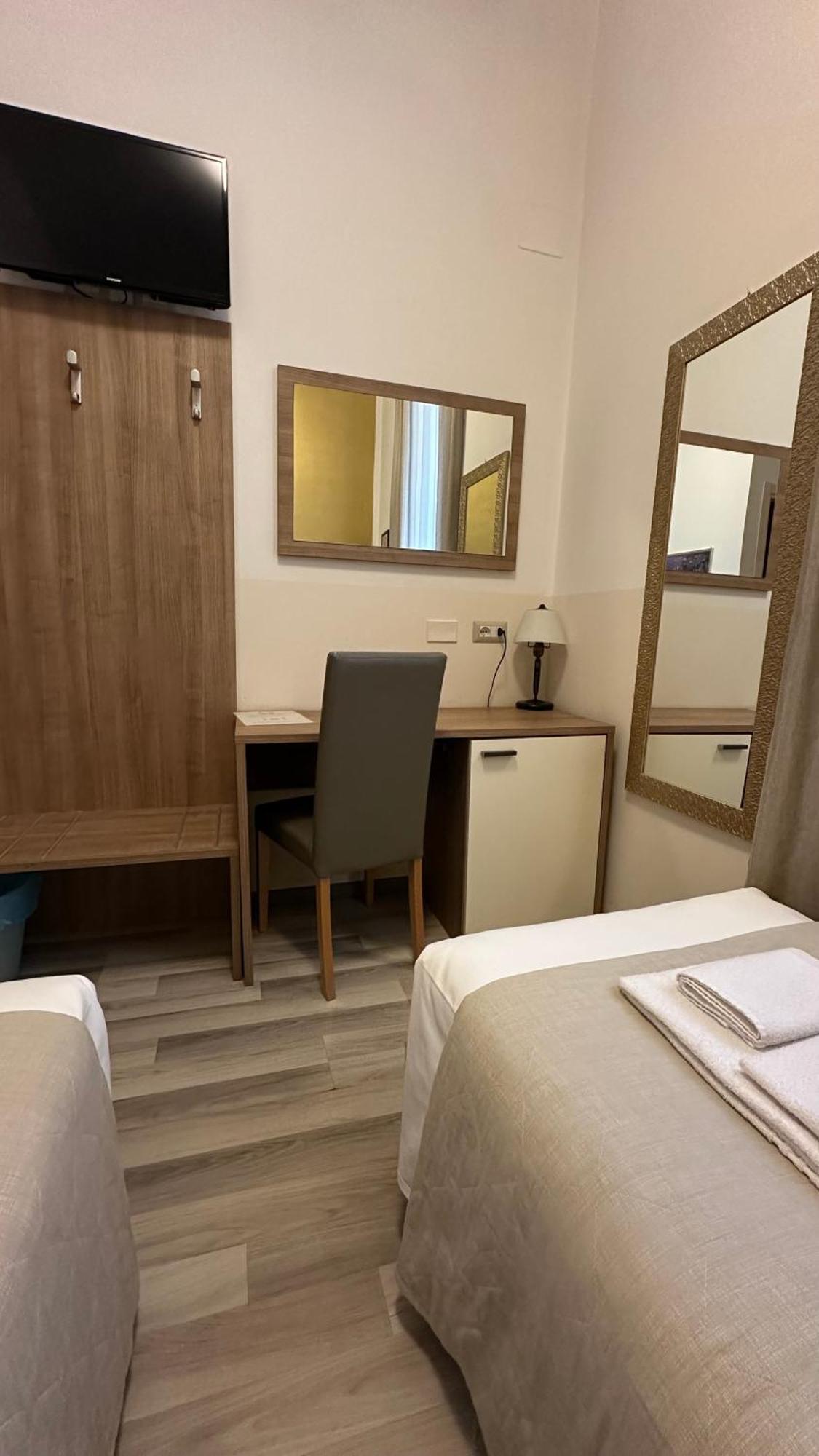 Quarto com 2 Camas de Solteiro